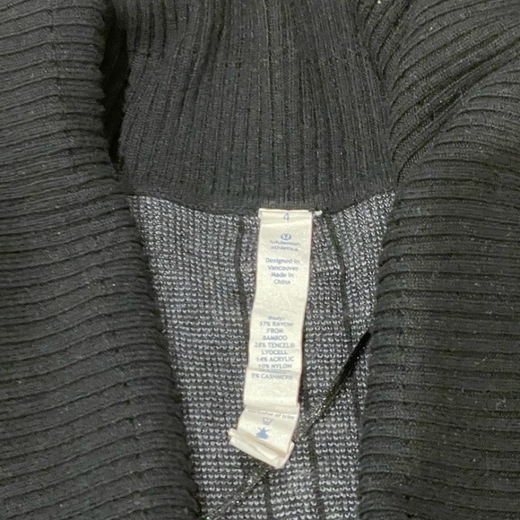 LULULEMON Black SIT in LOTUS Wrap Reversible Sweater SZ 4 - Picture 4 of 6